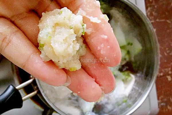 杂蔬鸡肉丸子汤的做法图解4