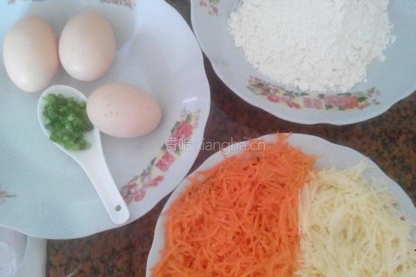 鸡蛋土豆煎饼的做法图解1