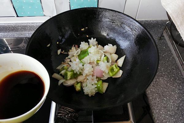 洋葱鱿鱼花的做法图解8