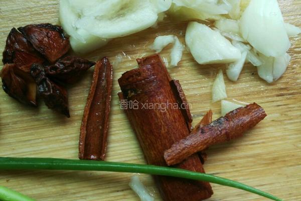茶树菇焖鸡腿的做法图解3