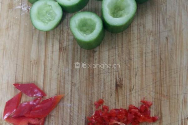 酿黄瓜的做法图解1