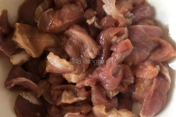 黄瓜炒肉的做法图解1
