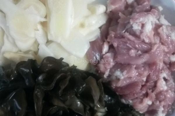 木耳鲜姜炒肉片的做法图解3