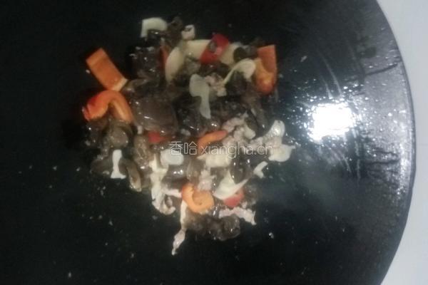 木耳鲜姜炒肉片的做法图解5