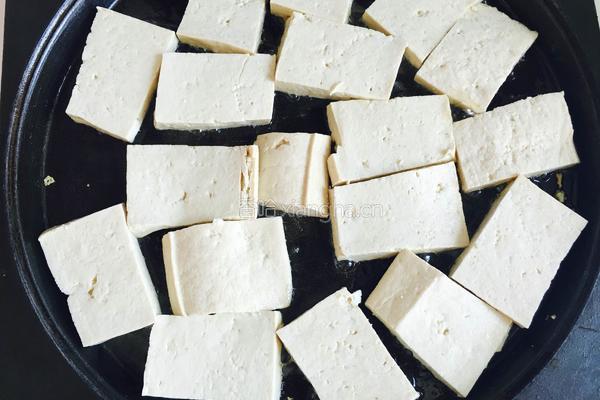 简易酸甜虎皮豆腐的做法图解1