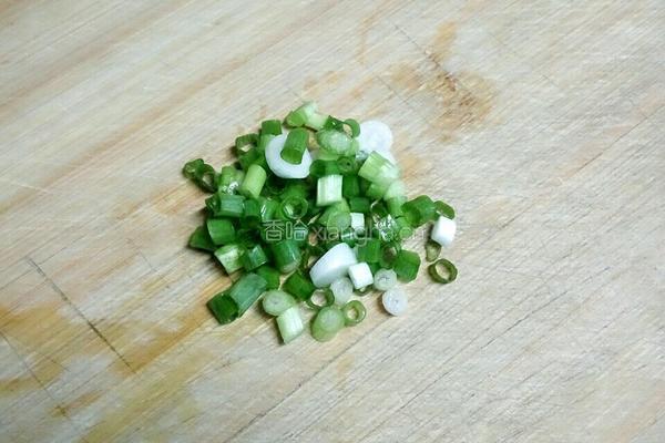 凉拌绿豆芽的做法图解3