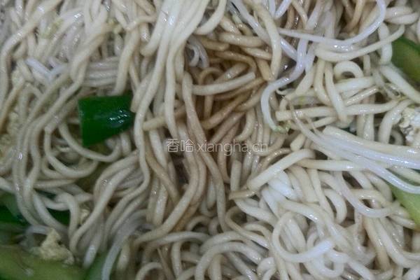 蛋炒面的做法图解4