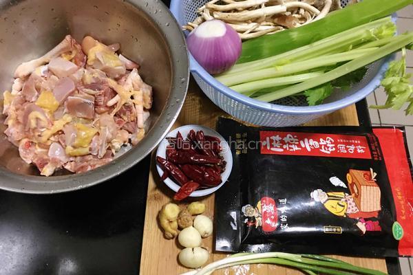 易学版的麻辣香锅鸡的做法图解1