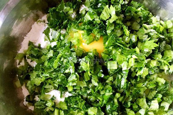 芹菜鸡蛋饼的做法图解2