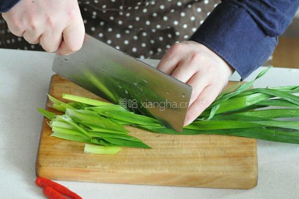 蒜苗小炒肉的做法图解3