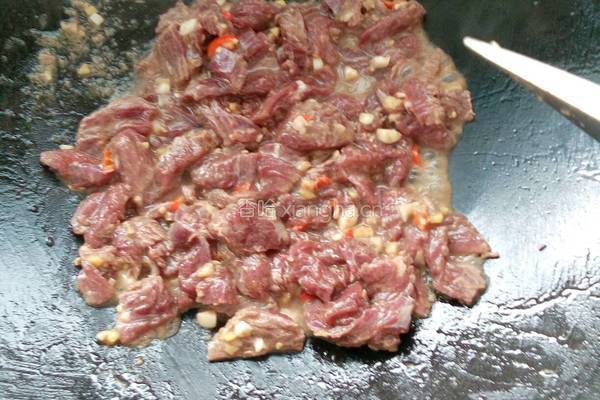 芹菜炒牛肉的做法图解4