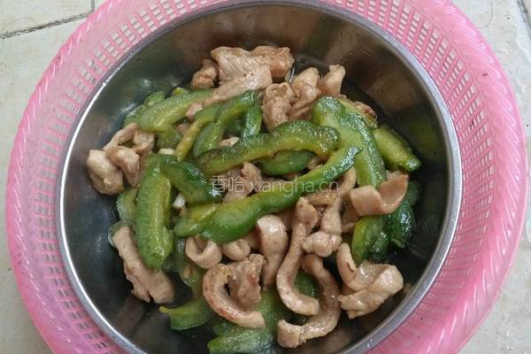 苦瓜烧肉筋的做法图解7