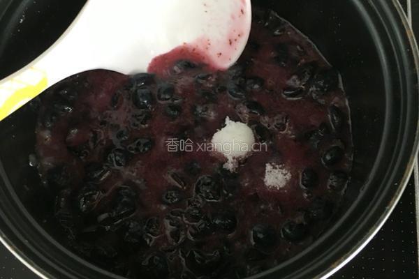 蓝莓果酱的做法图解2