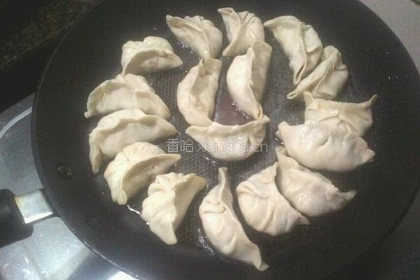 蛋抱煎饺的做法图解3