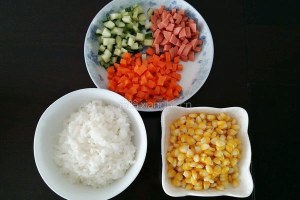 黄金炒饭的做法图解1