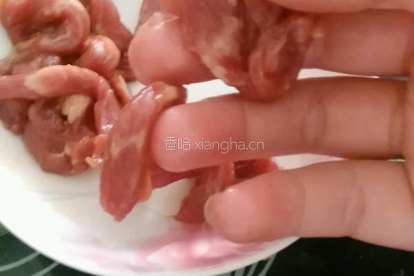 火腿肠裹猪肉的做法图解2