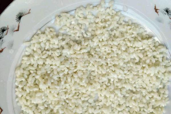 香菇胡萝卜蒸糯米饭的做法图解4