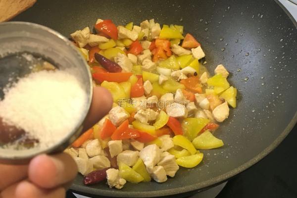 耗油鸡丁配彩椒的做法图解10