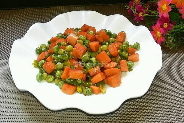 豌豆炒香肠的做法图解10