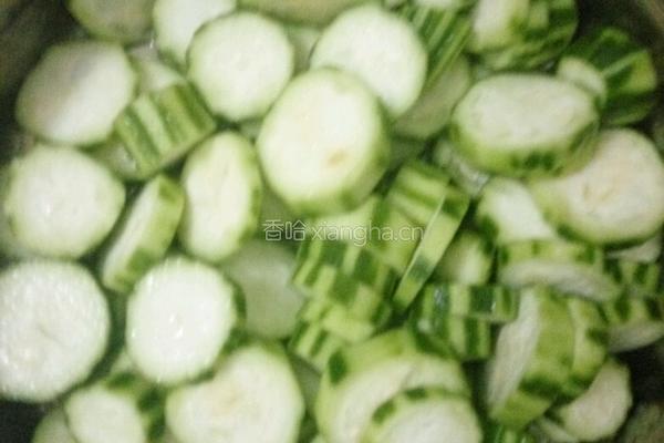 肉抹炒丝瓜的做法图解1