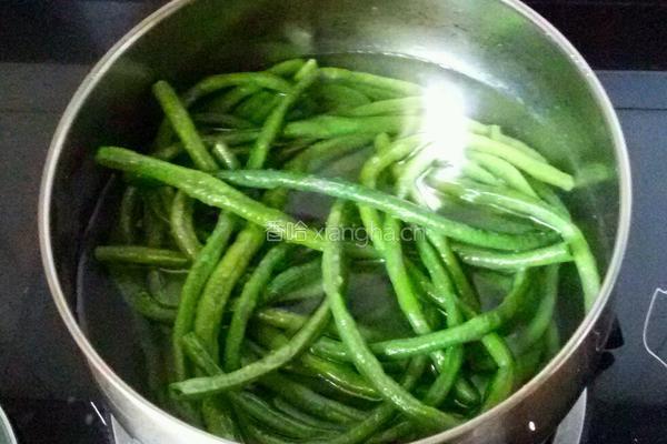 线椒炒豇豆角的做法图解1
