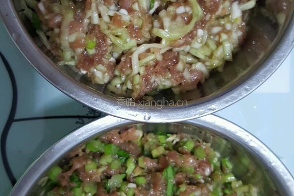 胡瓜肉包子～芹菜肉包子的做法图解3