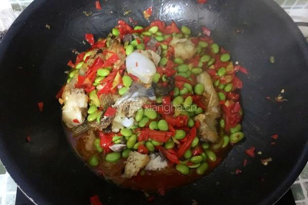 鱼块炒毛豆的做法图解10