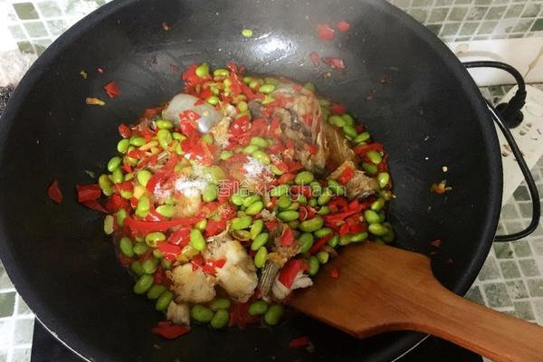 鱼块炒毛豆的做法图解11