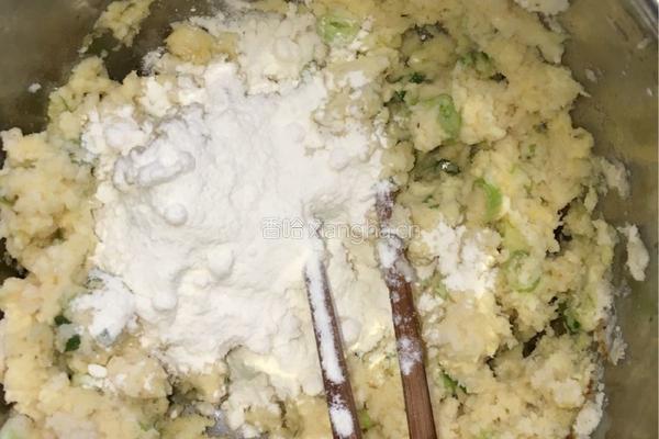 葱香豆渣鸡蛋饼的做法图解2