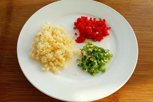 蒜蓉粉丝蒸娃娃菜的做法图解4