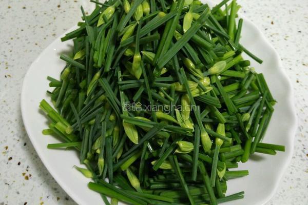 韭菜花肉丝的做法图解1