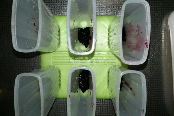 蓝莓老冰棍的做法图解3