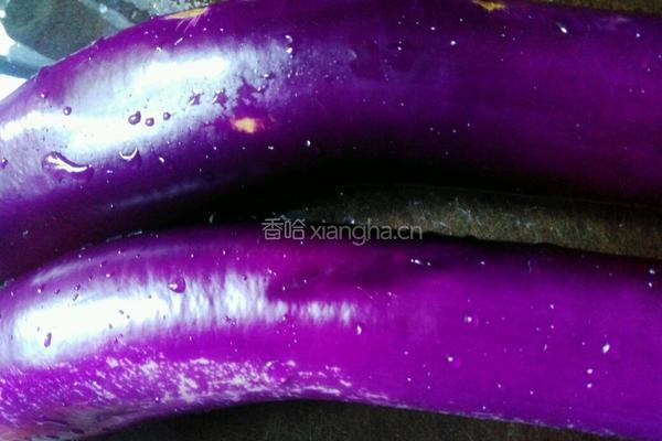 煎茄子片的做法图解1