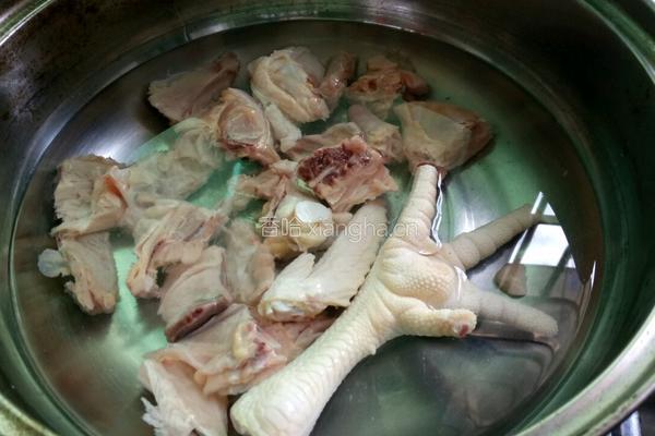 沙参枸杞鸡汤的做法图解2