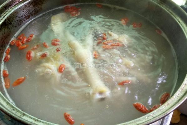沙参枸杞鸡汤的做法图解6