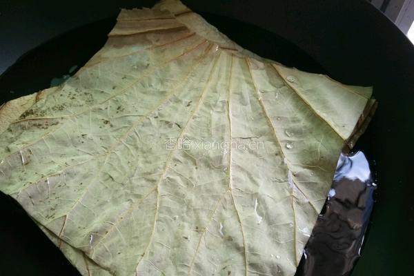 荷叶糯米鸡的做法图解2