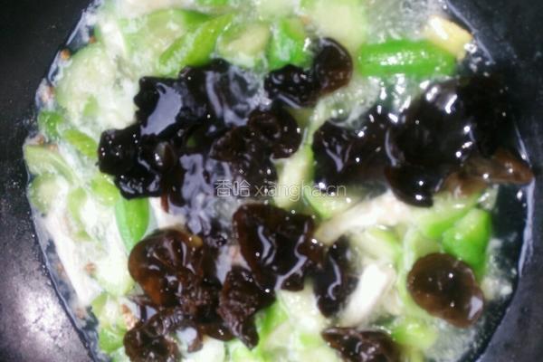 木耳丝瓜虾饺汤的做法图解6