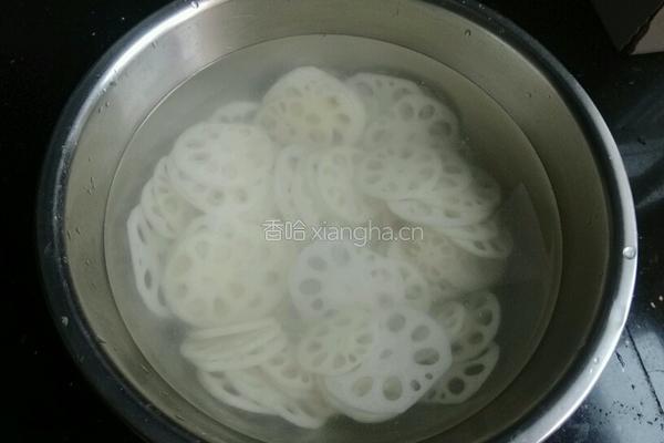 凉拌藕片的做法图解2