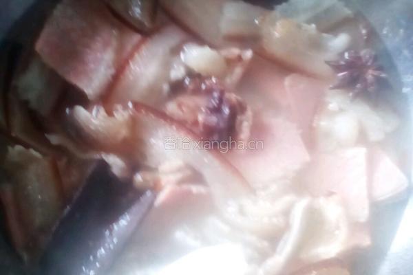 腊肉炖猪血的做法图解1