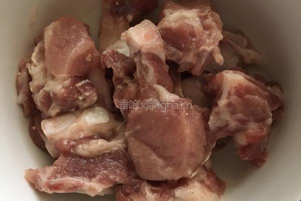 酸甜排骨的做法图解1