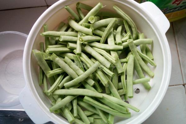 肉末豆角的做法图解1