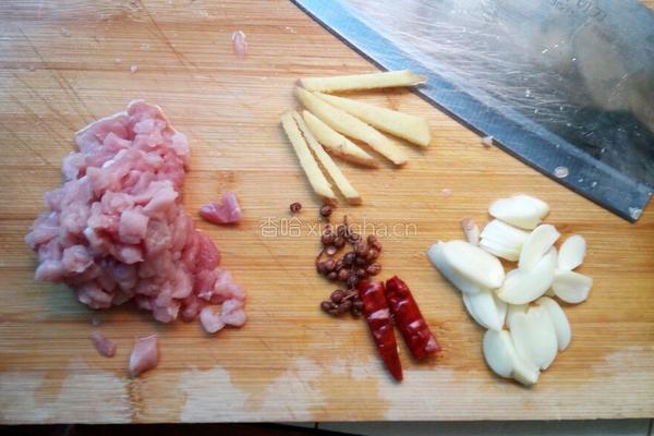 肉末豆角的做法图解2
