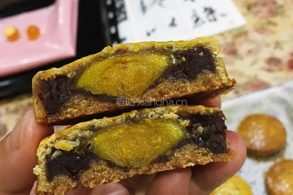 豆沙蛋黄月饼