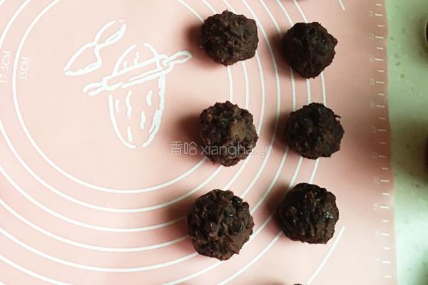 豆沙蛋黄月饼的做法图解3