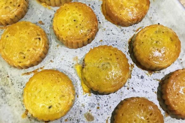 豆沙蛋黄月饼的做法图解8