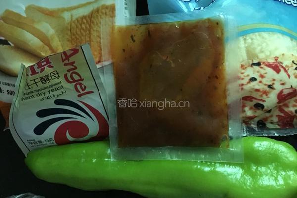 香辣比萨的做法图解1