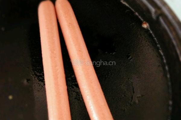 胡萝卜鸡蛋饼卷火腿肠的做法图解5