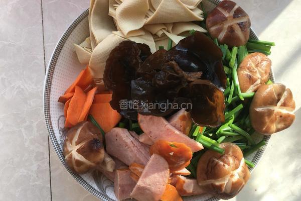 韭菜苔杂炒的做法图解1
