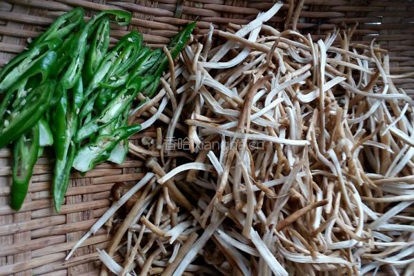 青椒茶树菇的做法图解1