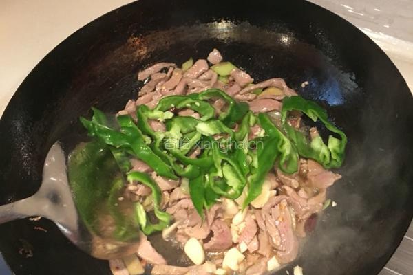青椒炒肉片的做法图解5